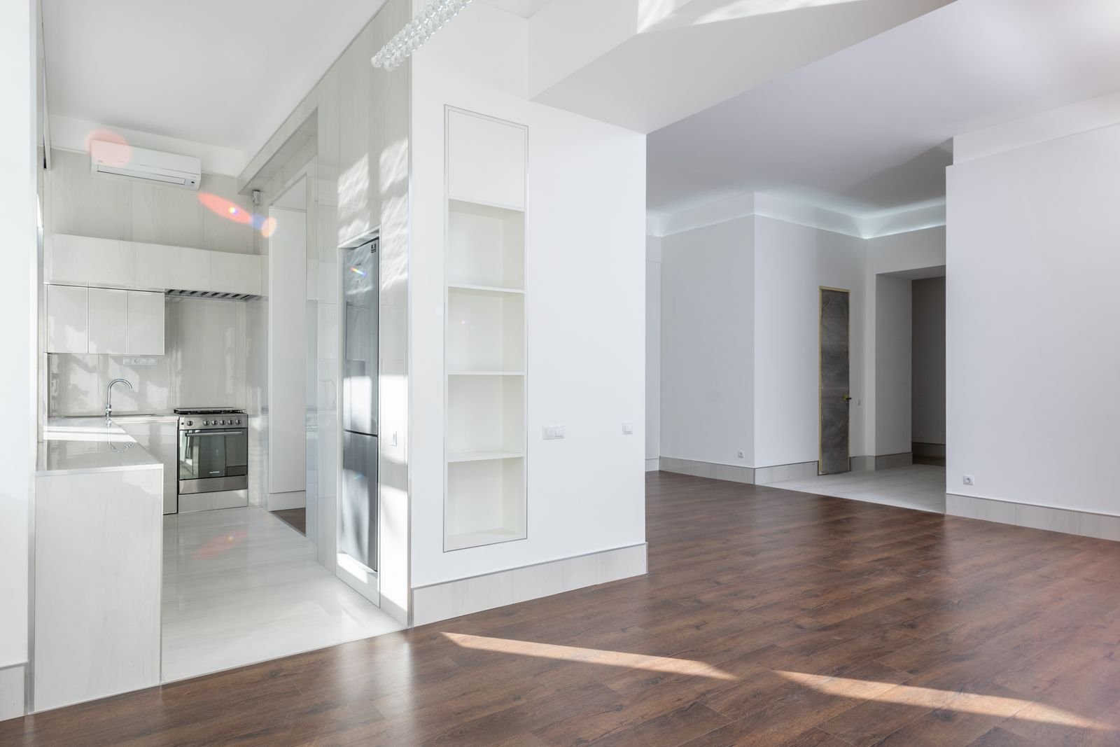 Sparkling clean open-plan kitchen ready for the final rental inspection